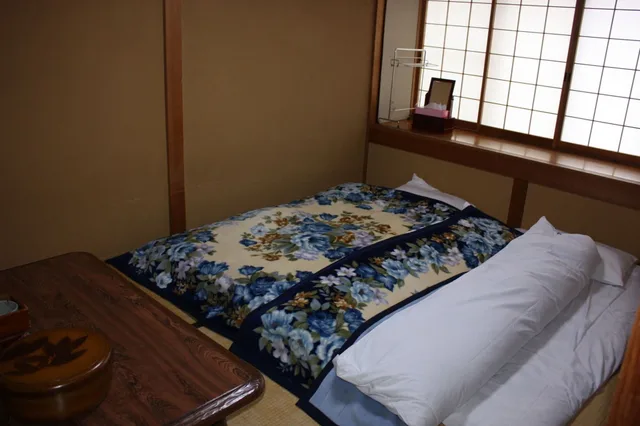 غرفة يابانية قياسية بفرشتي فوتون بحمام مشترك، Ryokan Murayama 2/6