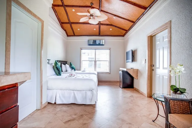 غرفة بسريرين كوين، The Placencia 2/3