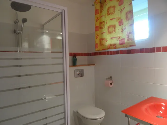 شقة عائلية بسرير مزدوج وسريرين منفصلين بإطلالة على البحر بـ3 غرف نوم، Fanélie Location 5/5