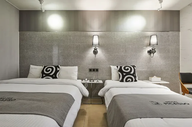 غرفة بريميوم بسرير مزدوج وسرير فردي، Picasso Hotel 3/5
