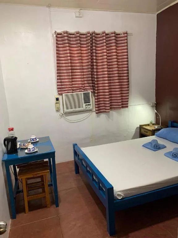 Private, Double Bed, Jiji's Hostel 1/2
