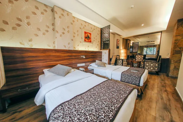 غرفة فاخرة بسريرين منفصلين بغرفة نوم واحدة، HOTEL MAHARANA INN 6/10