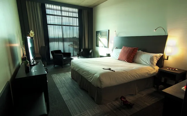 لوفت تنفيذي، Grand Times Hotel Sherbrooke 3/6