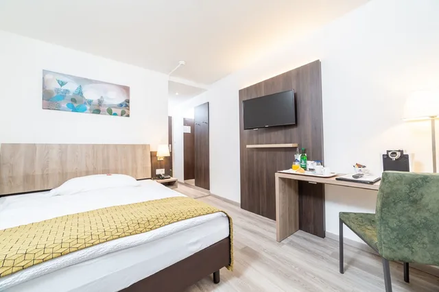 Modern, Queen Bed, Alfa 3/5