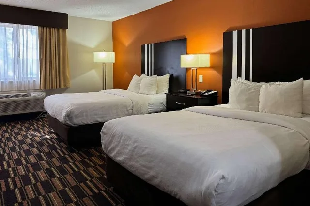 Room, Comfort Inn Maumee Perrysburg Area 2/2
