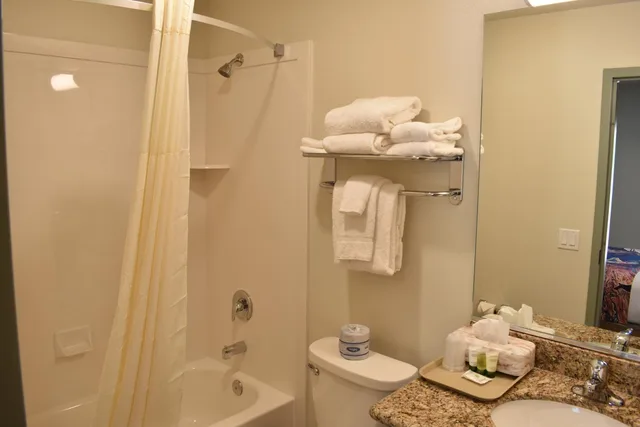 غرفة بسرير كينج، Bumbleberry Inn 8/9