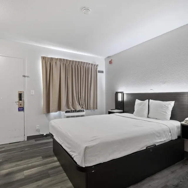 غرفة بسرير كوين، Motel6 Oceanside, CA 6/10