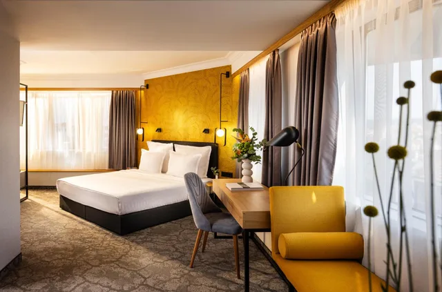 جناح بسرير كينج مع أريكة، Rosslyn Thracia Hotel Sofia 2/2
