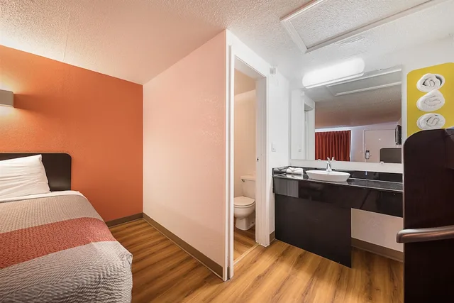 Standard, 2 Queen Beds, Smoking, Motel6 Hamburg, NY 4/5