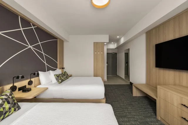غرفة بسريرين كوين، La Quinta Inn & Suites by Wyndham Kelowna BC 2/8