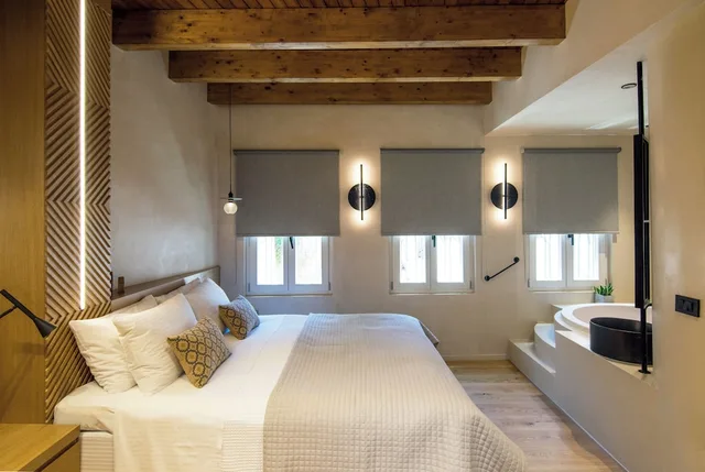 غرفة داخلية بسرير مزدوج بحوض استحمام، Consolato Boutique Suites 4/10