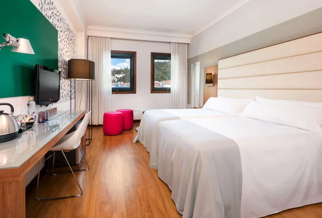 غرفة بريميوم بسرير كينج، Hotel Santiago Plaza Affiliated By Melia 6/10