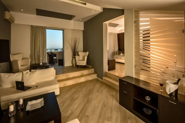 Princess, Suite، Mediterranean Beach Resort 3/3