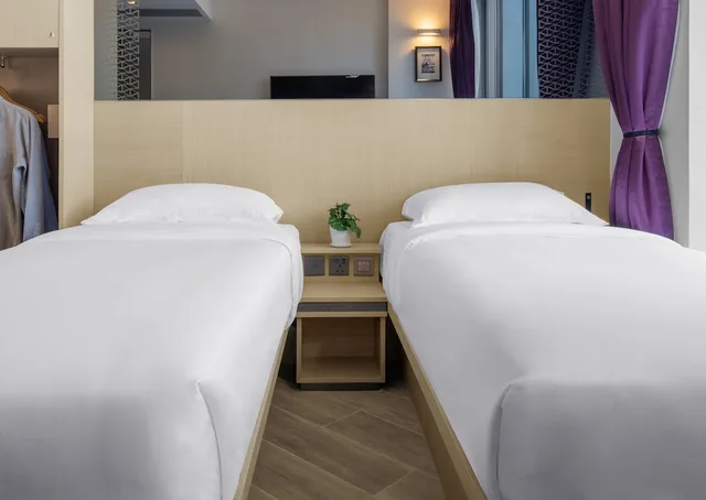 City, Twin Beds, Starphire Hotel 2/4