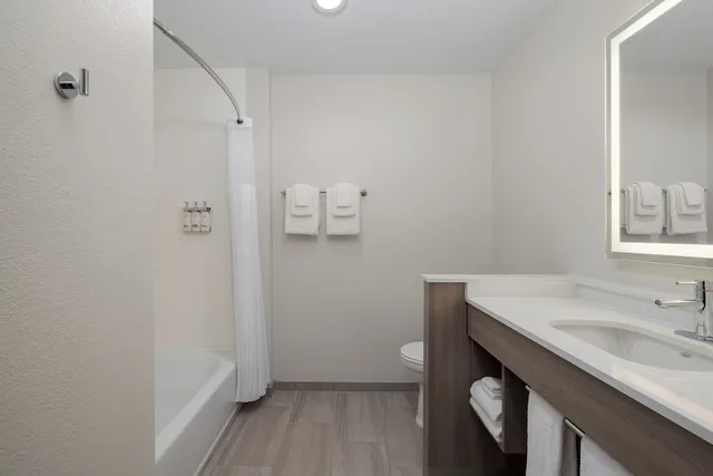 Holiday Inn Express & Suites Huntsville Northeast by IHG، هنتسفيل 49/50