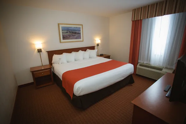 غرفة بسرير كينج لذوي الإعاقة، Super 8 By Wyndham Drayton Valley 6/10