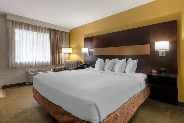 غرفة بسرير كينج لذوي الإعاقة، Best Western Inn of Palatka 1/9