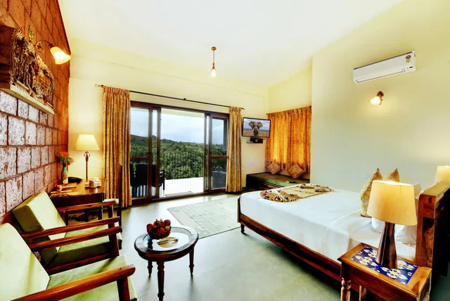 Room, Queen Bed, Cliff View، Heritage Resort Coorg 1/3