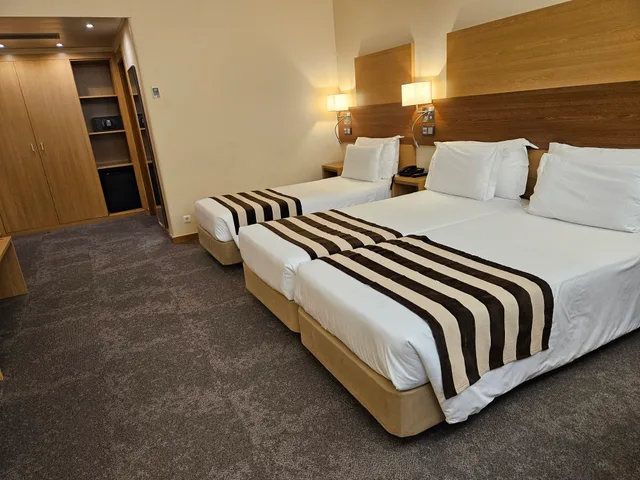 Room, Twin Beds, with Extra Bed, Principe Lisboa 2/10