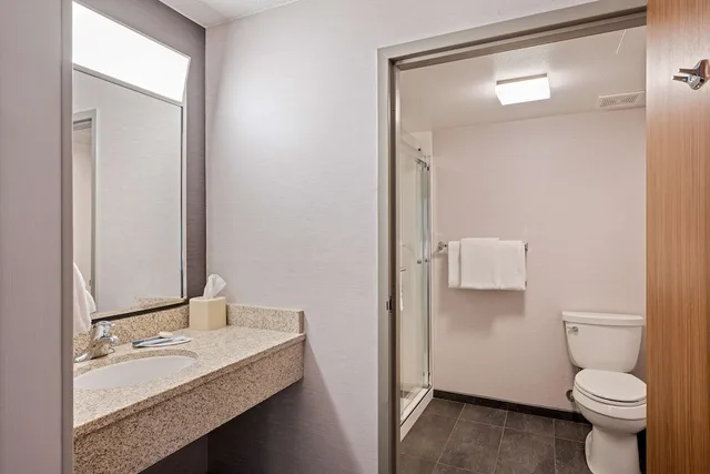 غرفة تنفيذية بسرير كينج، Sonesta Select San Ramon 2/2