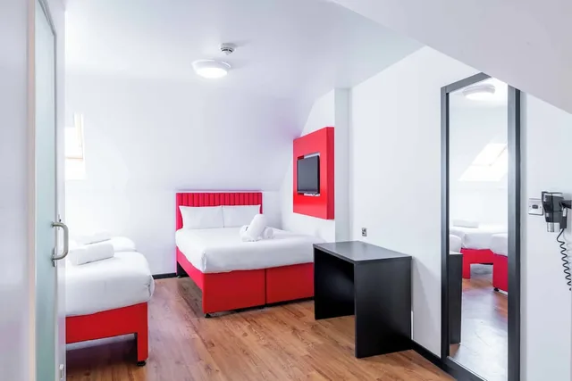 غرفة عائلية رباعية بسريرين مزدوجين، easyHotel Newcastle City Centre 5/10