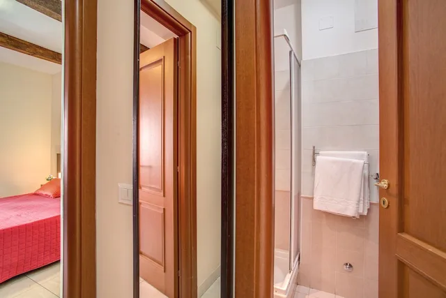 غرفة بسريرين منفصلين بحمام مشترك، Hotel Mosaic 4/4
