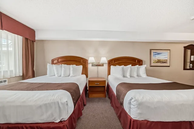 غرفة قياسية بسريرين كوين، Stony Plain Inn & Suites 3/6