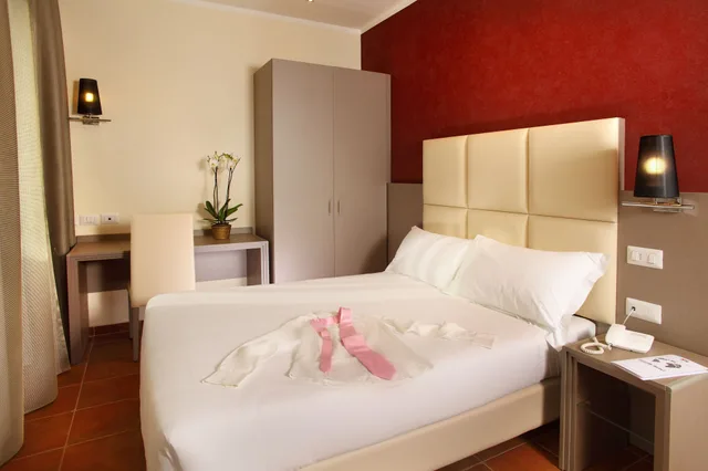 Room, Double Bed, Hearth Hotel 3/4