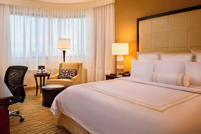 Concierge, King Bed، BWI Airport Marriott 2/5