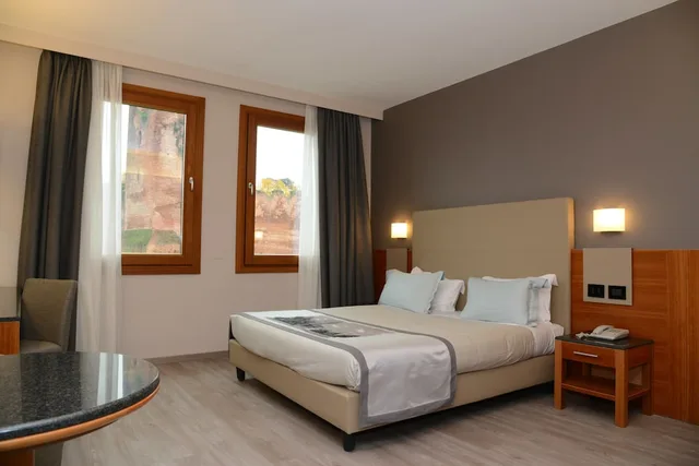 غرفة سوبيريور بسرير كينج وسرير فردي، Albergo Roma, Bw Signature Collection 2/3