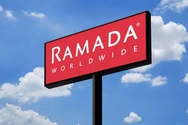 غرفة ديلوكس تنفيذية بسرير كينج، Ramada by Wyndham Huaian City Center 1/1