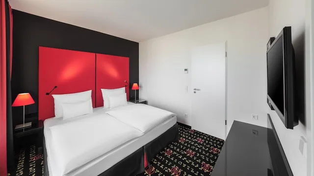 جناح بسرير كينج بإطلالة على الحديقة بغرفة نوم واحدة، Holiday Inn Munich - Westpark 2/7
