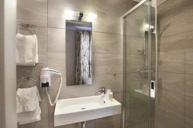 جناح جونيور، Hotel Vaubecour 6/6