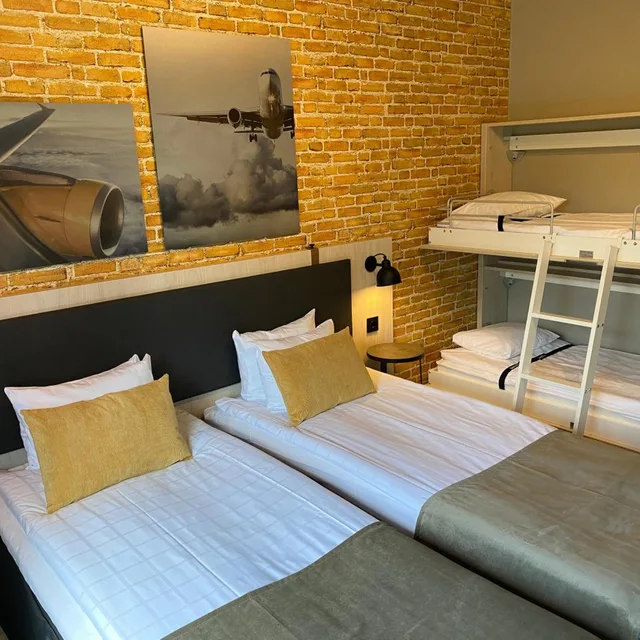 غرفة اقتصادية عائلية، Skyline Airport Hotel 4/10