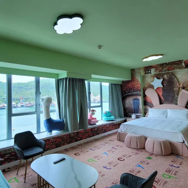Theme Seaview Suite, Grand Bay View Hotel 4/8