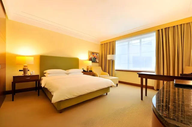 غرفة كلوب، Regent Warsaw Hotel 1/2
