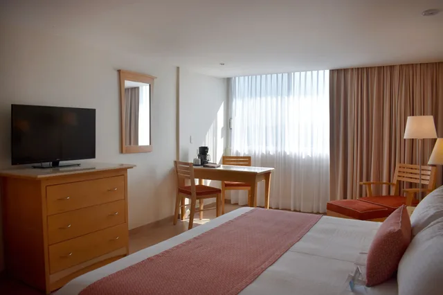 غرفة قياسية بسرير كوين، Hotel Palacio Azteca Tijuana, Trademark by Wyndham 2/3