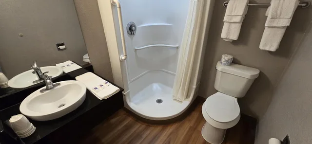 غرفة ديلوكس بسرير كوين للمدخنين، Motel6 Slidell, LA - New Orleans 8/9