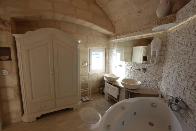 غرفة بسرير كينج بإطلالة على البحر بشرفة بجاكوزي، Bellavista Suites 3/3