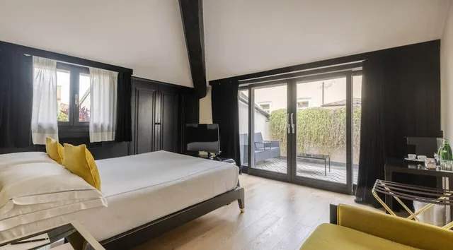 غرفة سوبيريور بسرير كينج بإطلالة على المدينة بشرفة، Roma Luxus Hotel 3/9