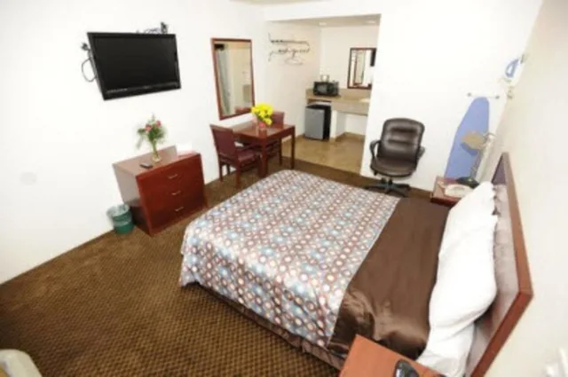 غرفة بسرير كوين، Victoria Motel 1/1