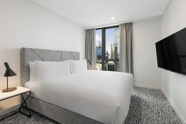 3 Bedrooms, Altitude, Suite, 3 King Beds، Meriton Suites Melbourne 3/6