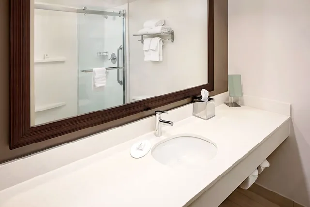 1 Bedroom, Suite, King Bed, Sofa, 2 Balconies، Courtyard Fort Lauderdale North Cypress Creek 4/5