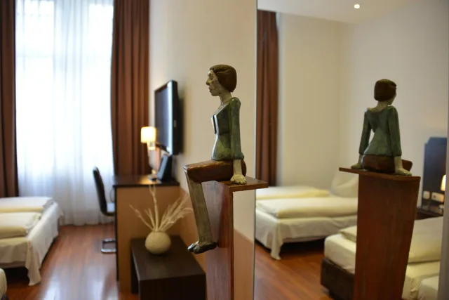 Room, Quadruple, Twin Beds, Sofa, Arthotel Munich 5/6