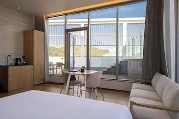 بنتهاوس بإطلالة على البحر بمسبح خاص، Mer de l'aube Hotel 2/2