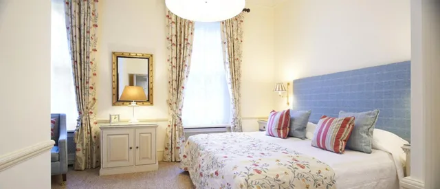 Superior, Queen Bed, Durrants Hotel 7/9