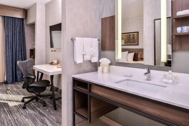 جناح جونيور بسرير كوين لذوي الإعاقة، Hilton Garden Inn Bend 3/3