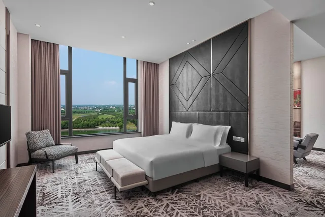 جناح بسرير كينج في طابق مرتفع، Crowne Plaza Shanghai Jinshan by IHG 2/3
