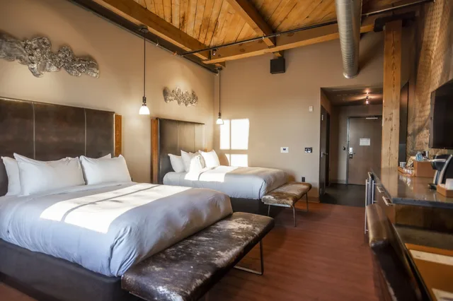 غرفة بريميوم بسريرين كوين بإطلالة على المدينة، The Iron Horse Hotel 2/5