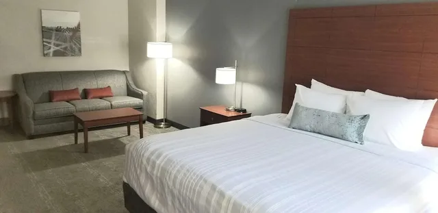 غرفة قياسية بسرير كينج مع أريكة، Best Western Lexington Inn 1/4